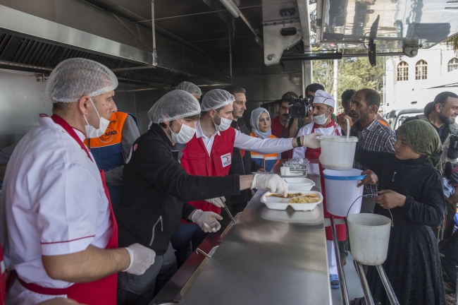 Afrin'de yardım seferberliği devam ediyor